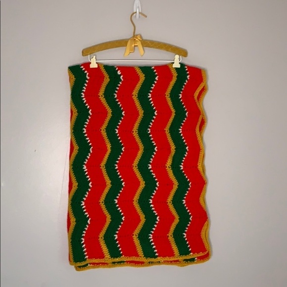 Hand crocheted red yellow gold green throw blanket cozy warm throw - Picture 2 of 6